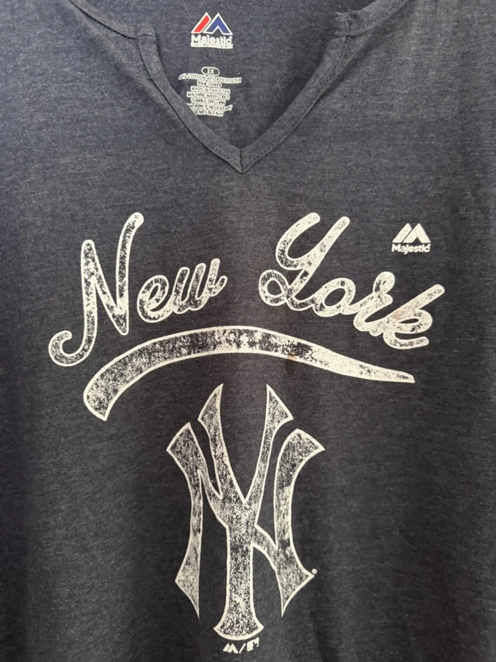 Women's Majestic New York Yankees V-Neck Graphic T-Shirt - Size XL Navy Blue - Picture 5 of 7